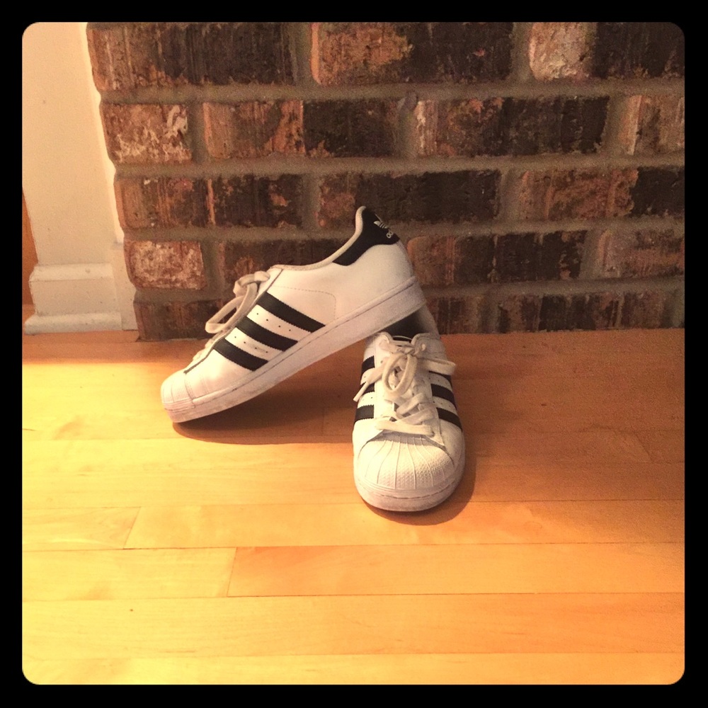Vintage Adidas size 8 shoes. Lightly worn...